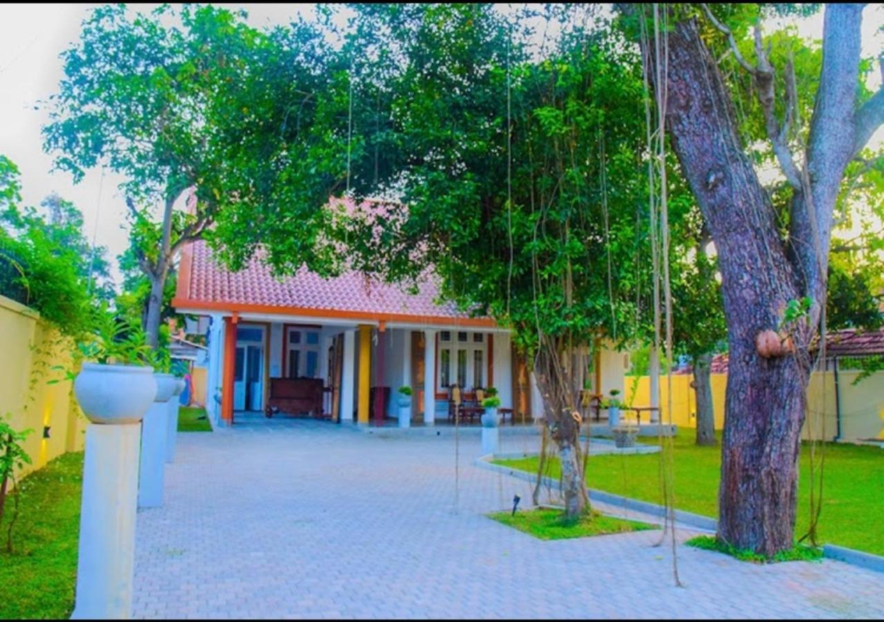 Ace Boutique Airport Hotel Katunayaka Buitenkant foto